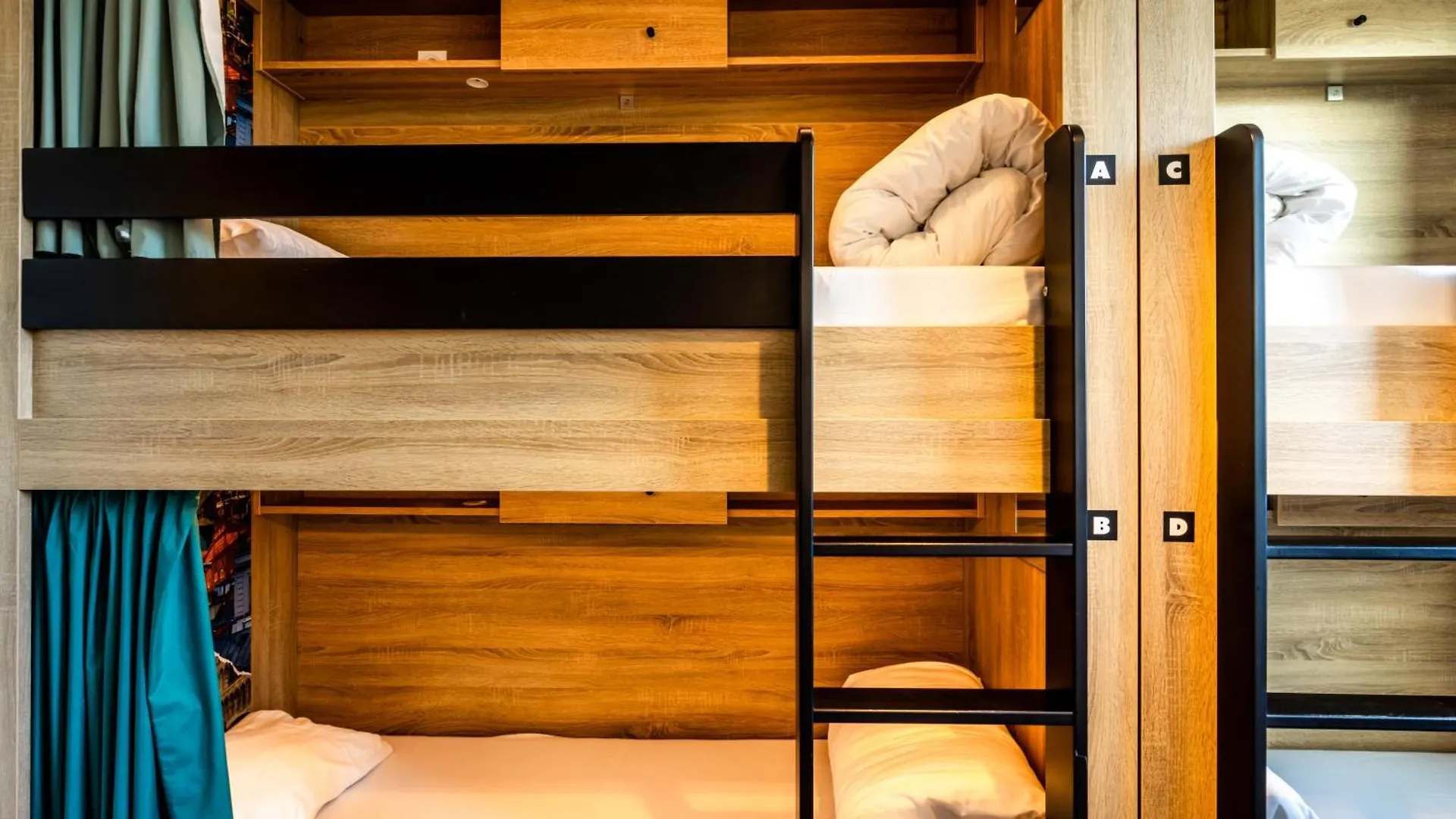 The People - Marais Hostel