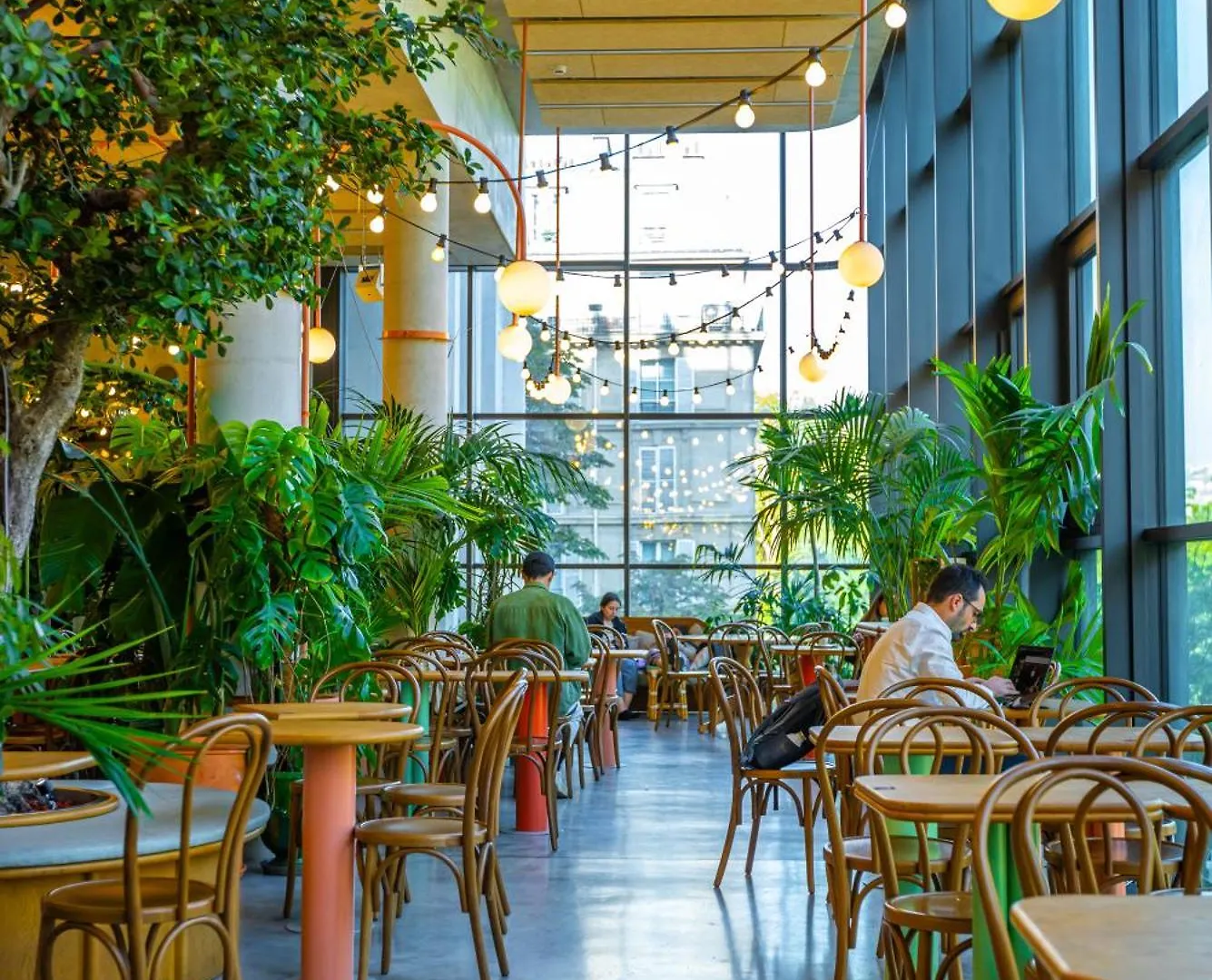 The People - Marais Hostel