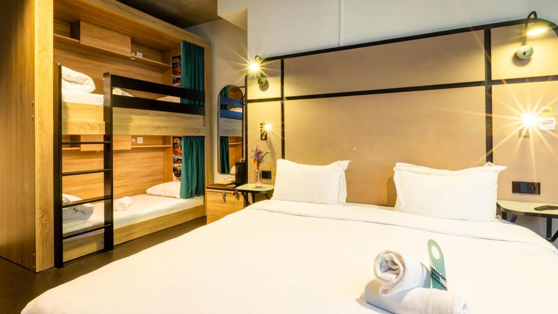 The People - Marais Hostel
