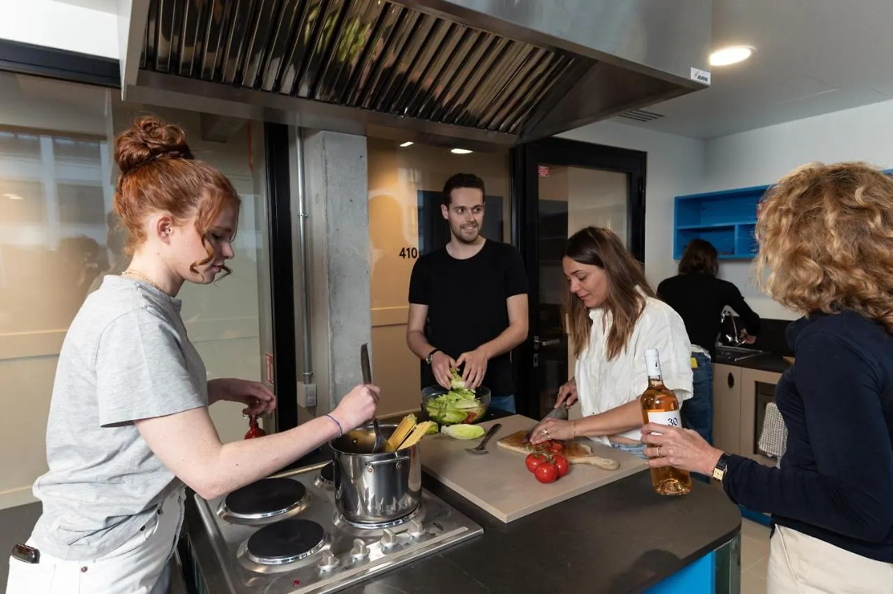 The People - Marais Hostal