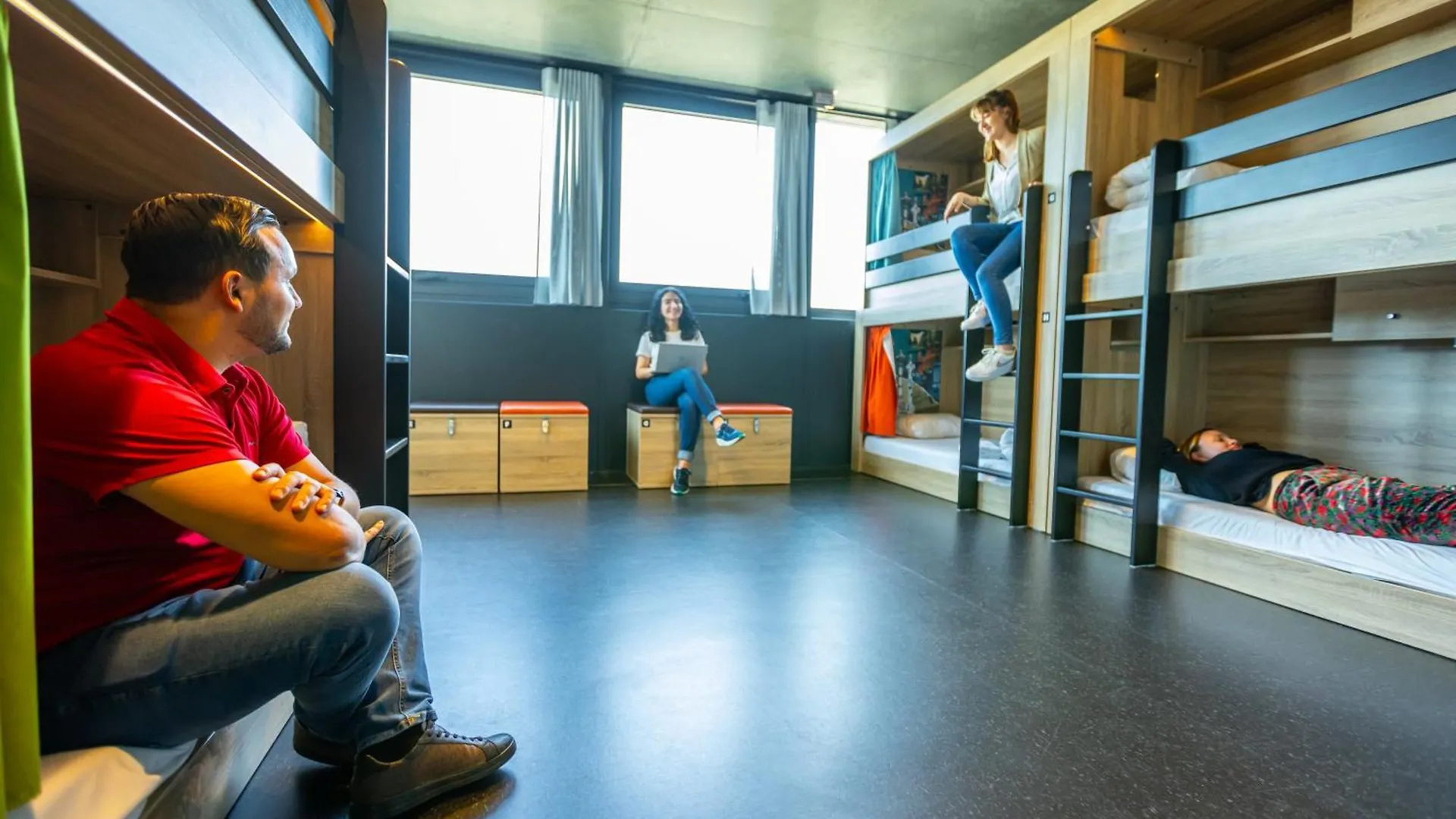 The People - Marais Hostal
